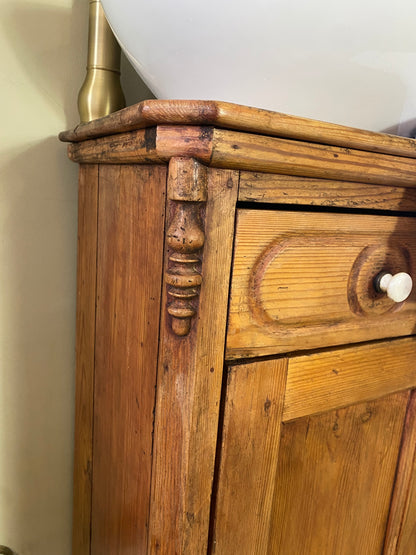 Cottage vanity