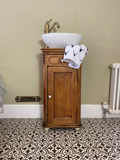 Cottage vanity