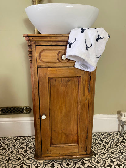 Cottage vanity