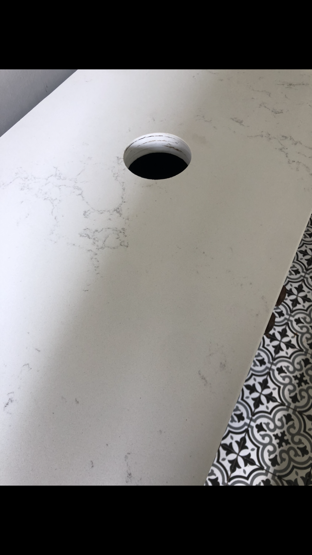 Quartz, for vanities over 140 cm wide